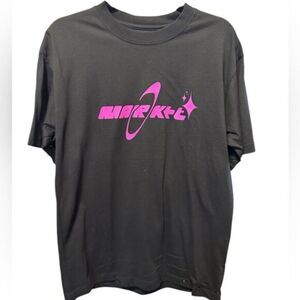 NWT MARKET Unisex Black Short Sleeve Graphic Tee Shirt Hot Pink Logo - Size M